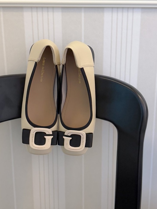 Logo Detail Flats