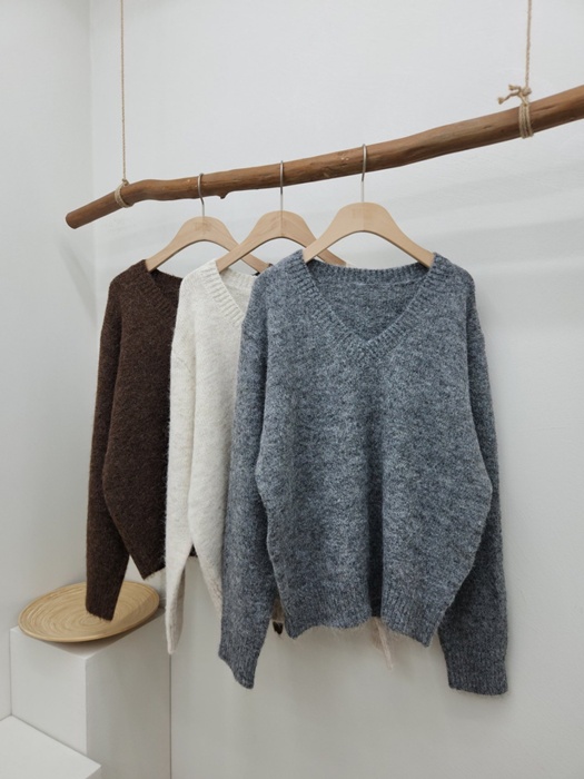 Romy V-neck Knit