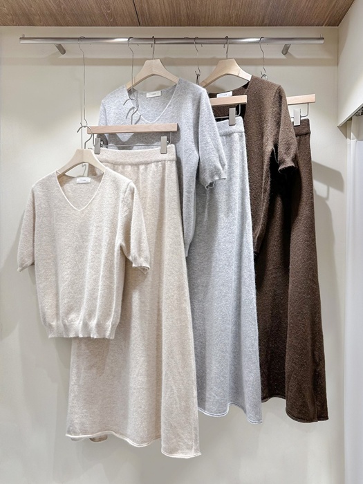 Wool V-Neck Knit Skirt Set Wool V-Neck Knit Skirt Set