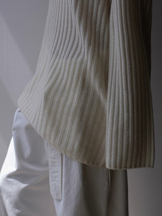 Oversized Merino Wool V-neck Knit Oversized Merino Wool V-neck Knit