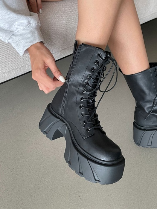 Middle Walker Boots
