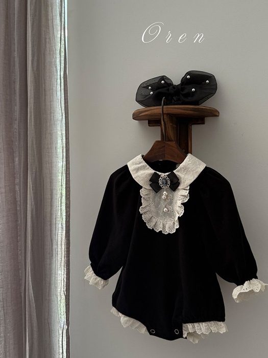Anna Suit (with Corsage)
