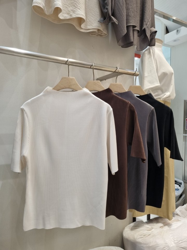 Allu - Korean Women Fashion - #momslook - Pleated Half Sleeve Tee
