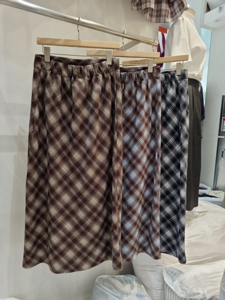 Allu - Korean Women Fashion - #momslook - Check Bias Skirt - 2