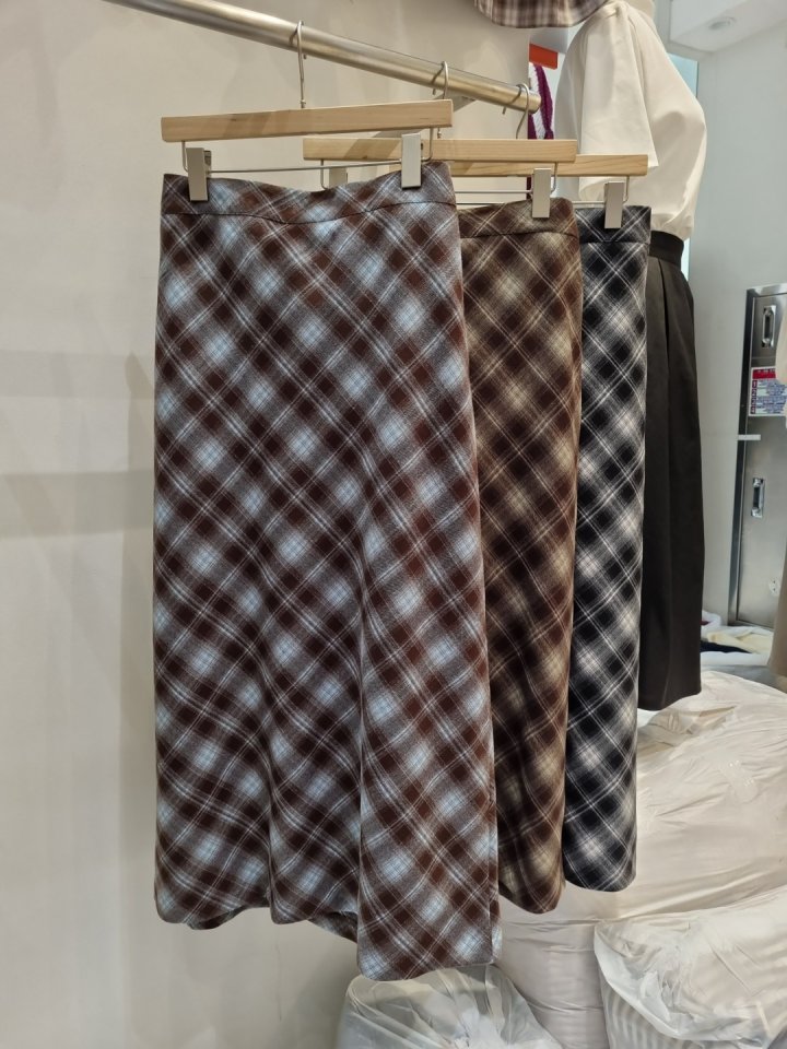 Allu - Korean Women Fashion - #womensfashion - Check Bias Skirt