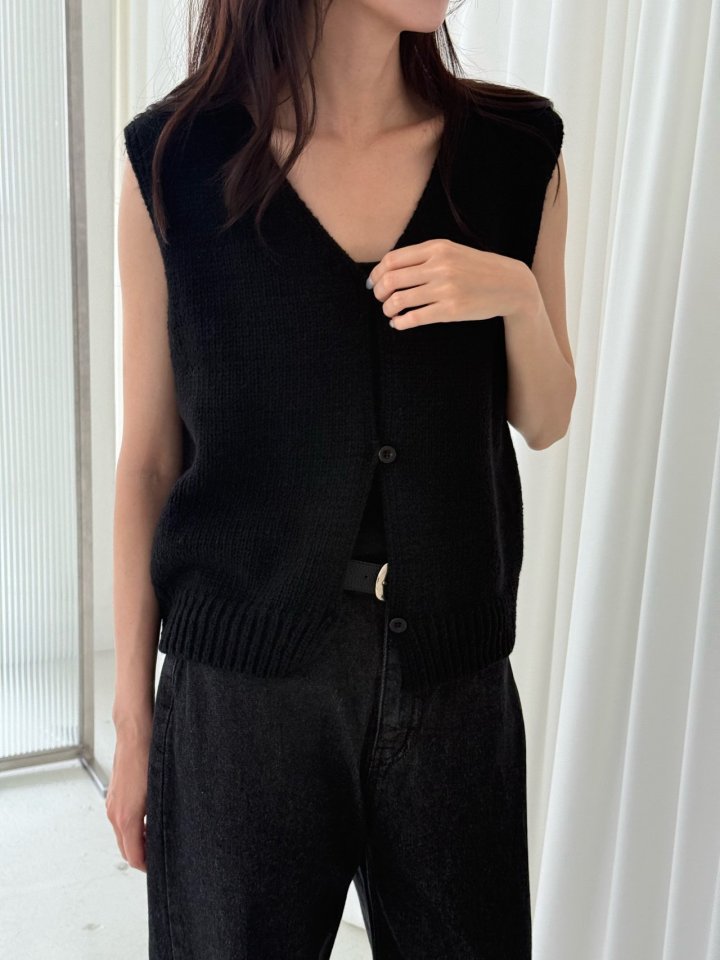 Amygrace - Korean Women Fashion - #momslook - Sorobo Knit Vest Cardigan - 5