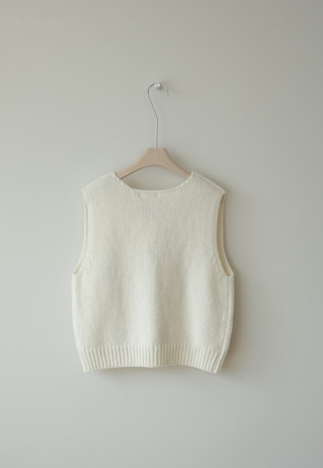 Amygrace - Korean Women Fashion - #thatsdarling - Sorobo Knit Vest Cardigan