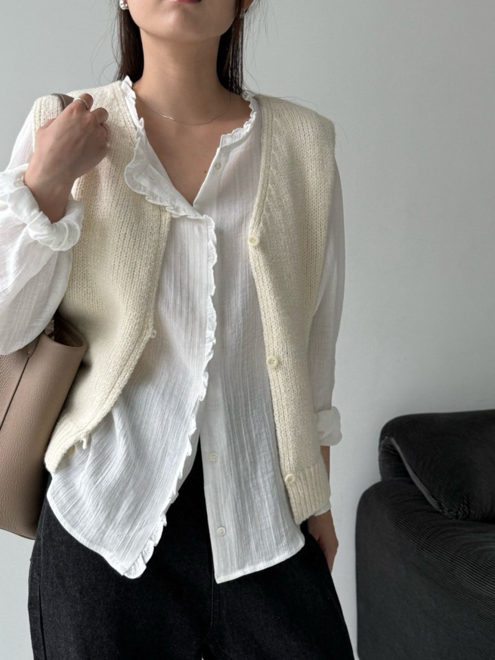 Amygrace - Korean Women Fashion - #womensfashion - Sorobo Knit Vest Cardigan - 10