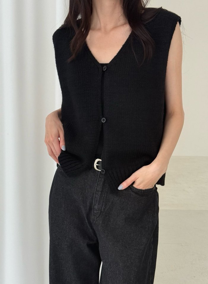 Amygrace - Korean Women Fashion - #momslook - Sorobo Knit Vest Cardigan - 4