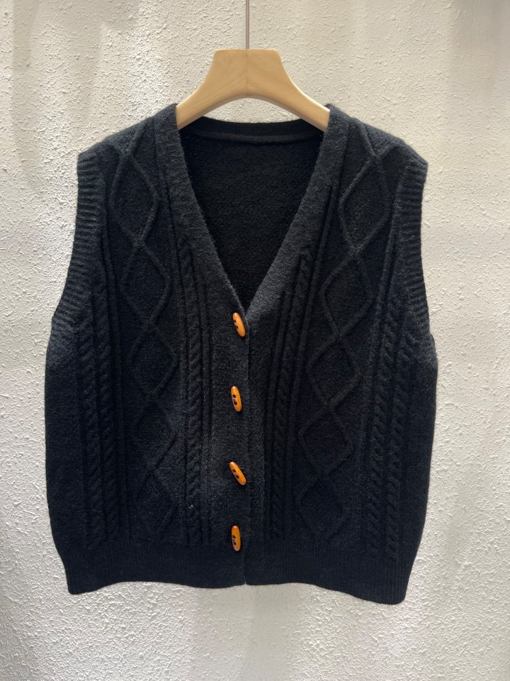 Another Plan - Korean Women Fashion - #momslook - Cable V-neck Vest - 9