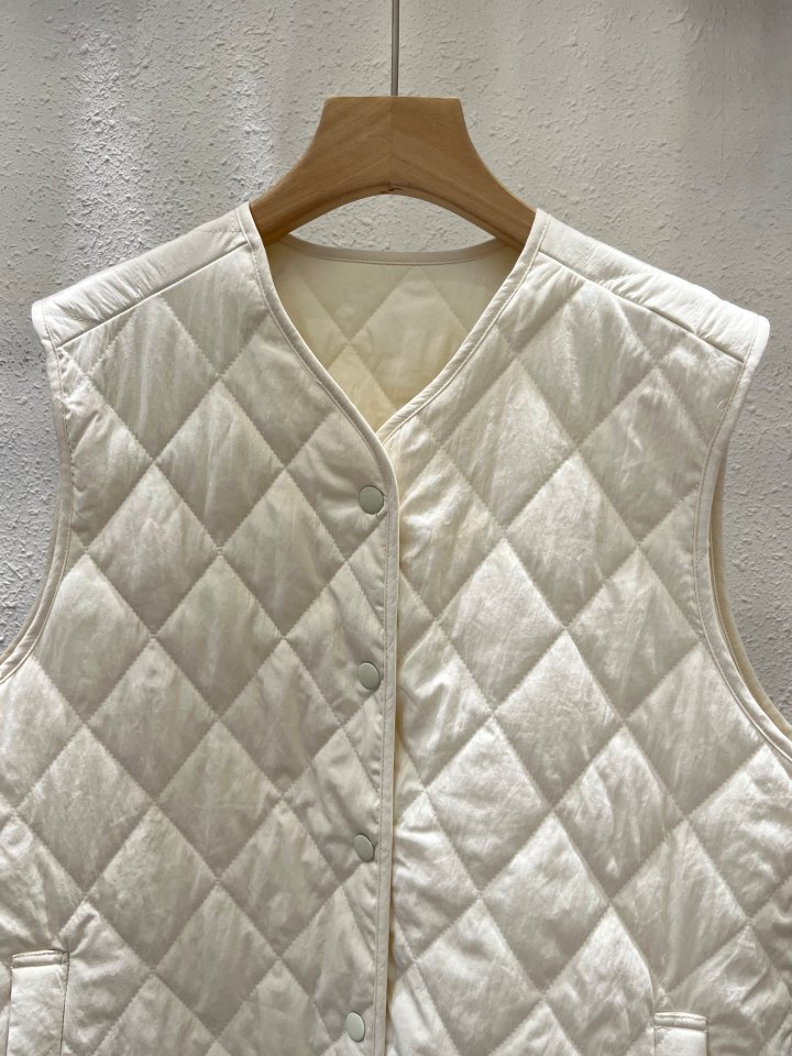 Another Plan - Korean Women Fashion - #restrostyle - Quilted Vest - 2