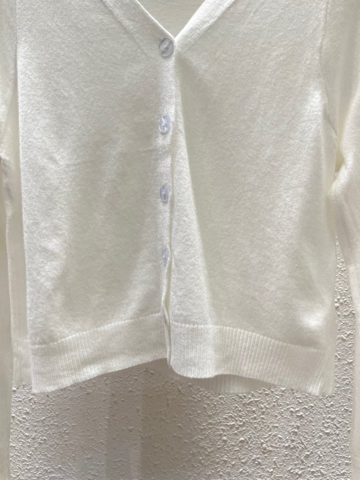 Another Plan - Korean Women Fashion - #thatsdarling - Cropped V-neck Knit Cardigan - 3