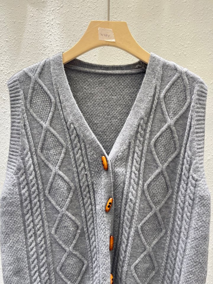 Another Plan - Korean Women Fashion - #thelittlethings - Cable V-neck Vest - 2