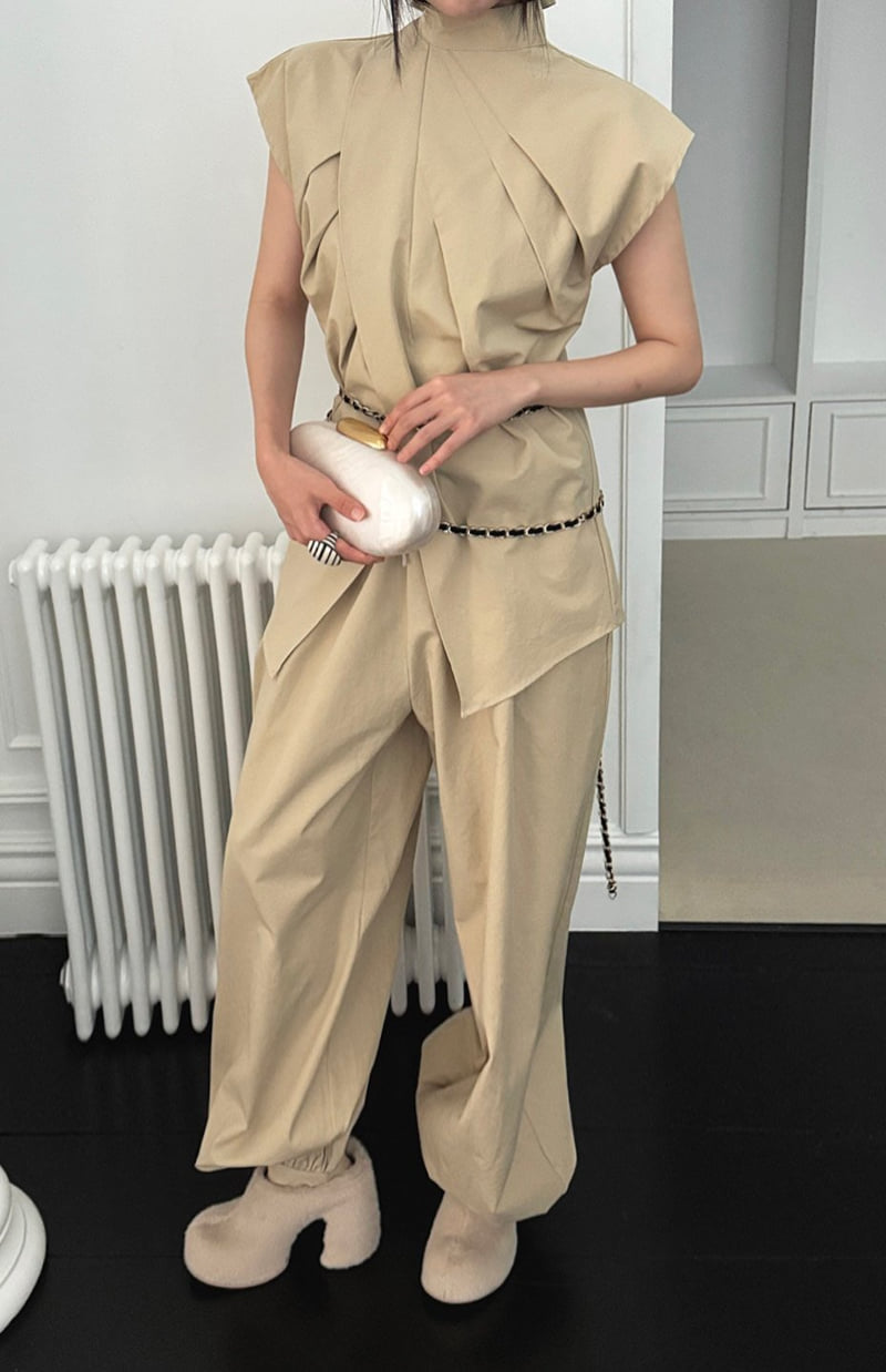 Auver_Fit - Korean Women Fashion - #womensfashion - Shirring Wrap Sleeveless Top - 3