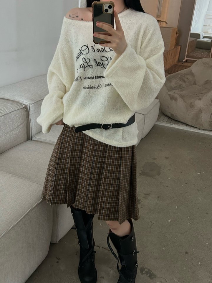 Buckle - Korean Women Fashion - #restrostyle - Off Lettering Knit - 5