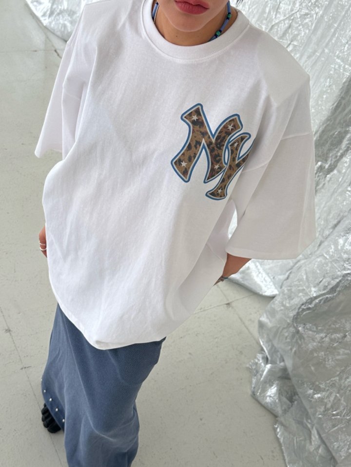 Chavi - Korean Women Fashion - #vintageinspired - Leopard NY Tee - 4