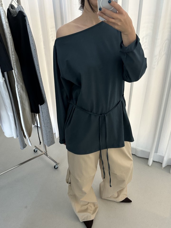 Dress U - Korean Women Fashion - #womensfashion - Asymmetry Boat Neck Strap Tee - 4
