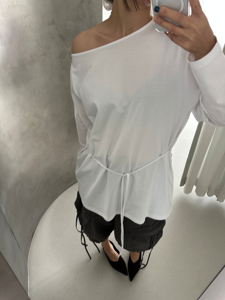 Dress U - Korean Women Fashion - #womensfashion - Asymmetry Boat Neck Strap Tee