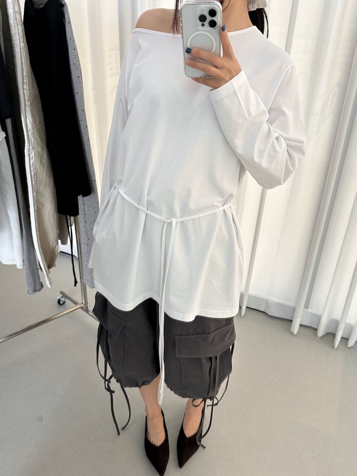 Dress U - Korean Women Fashion - #womensfashion - Asymmetry Boat Neck Strap Tee - 3