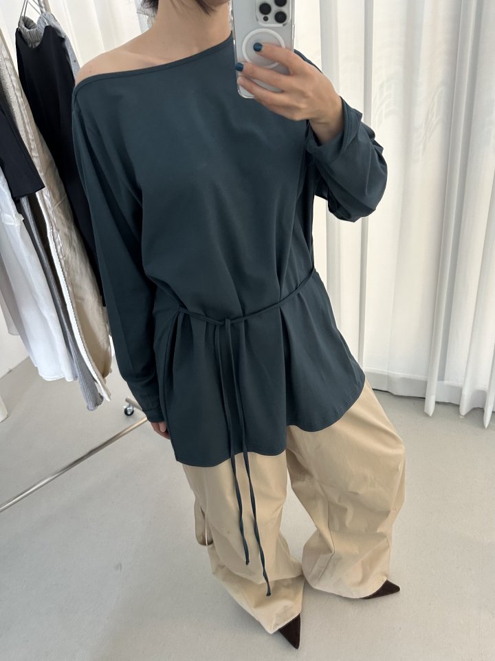 Dress U - Korean Women Fashion - #womensfashion - Asymmetry Boat Neck Strap Tee - 5