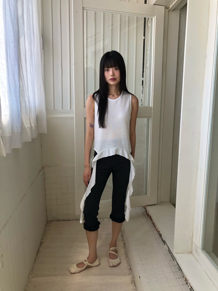 Flash - Korean Women Fashion - #womensfashion - Span Sleeveless Frill Tail Tee - 2