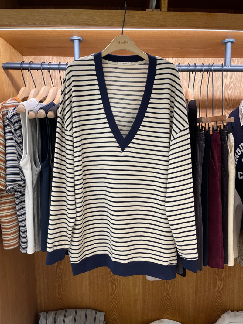 Hiyann - Korean Women Fashion - #thelittlethings - V-Roy Sweatshirt - 2