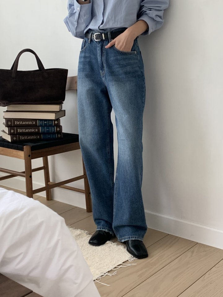 I'm here - Korean Women Fashion - #womensfashion - Raw Hem Vintage Cat Straight Denim Pants - 4