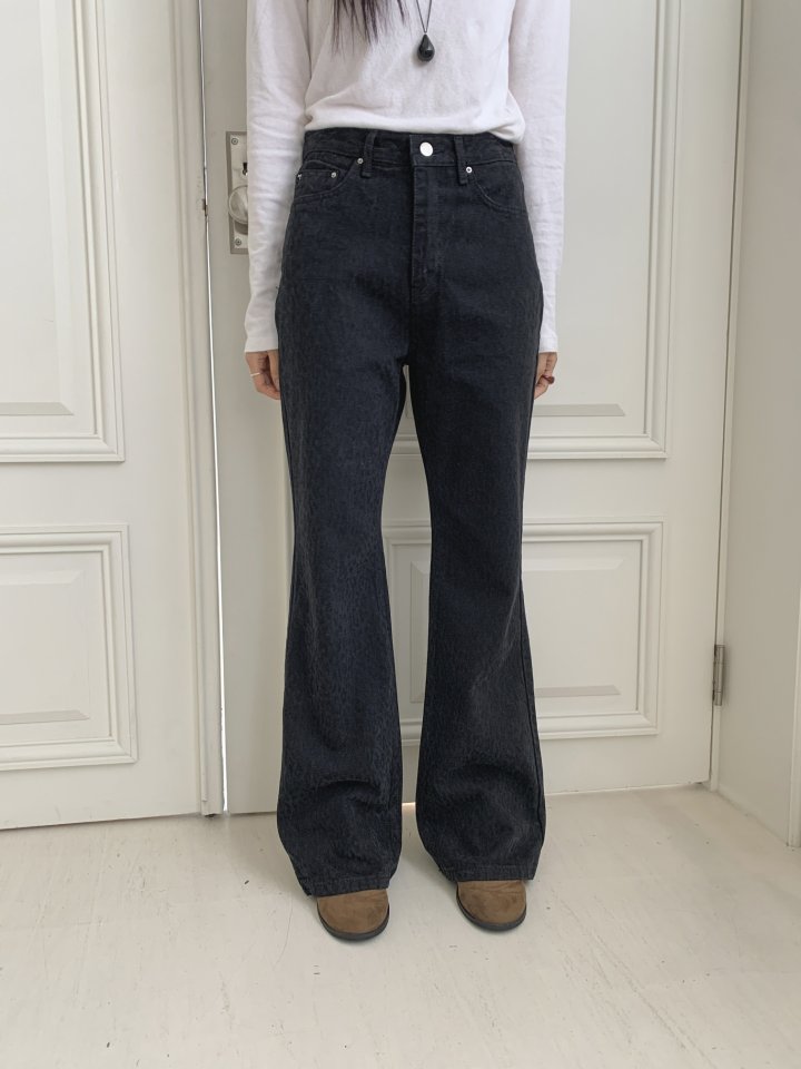 I'm here - Korean Women Fashion - #momslook - Leopard Bootcut Denim Pants