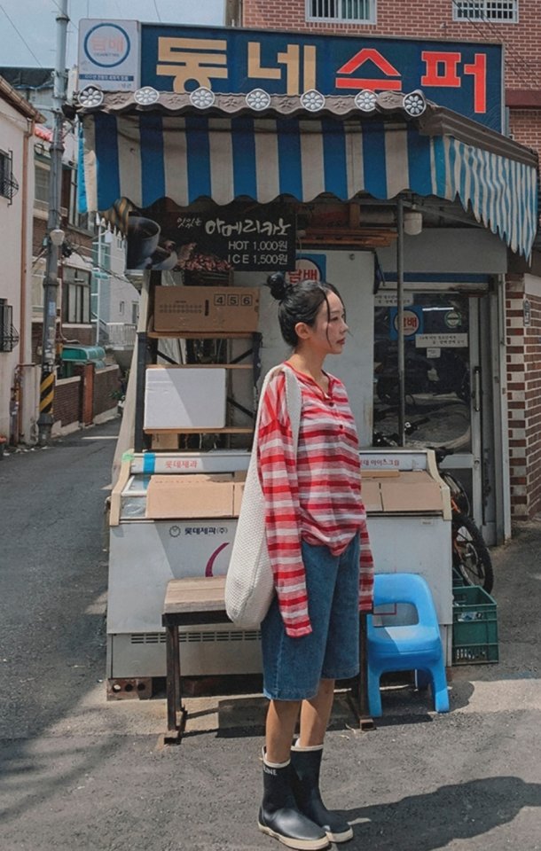 I'm here - Korean Women Fashion - #vintageinspired - Black Washed Blue Bermuda Denim Shorts - 7