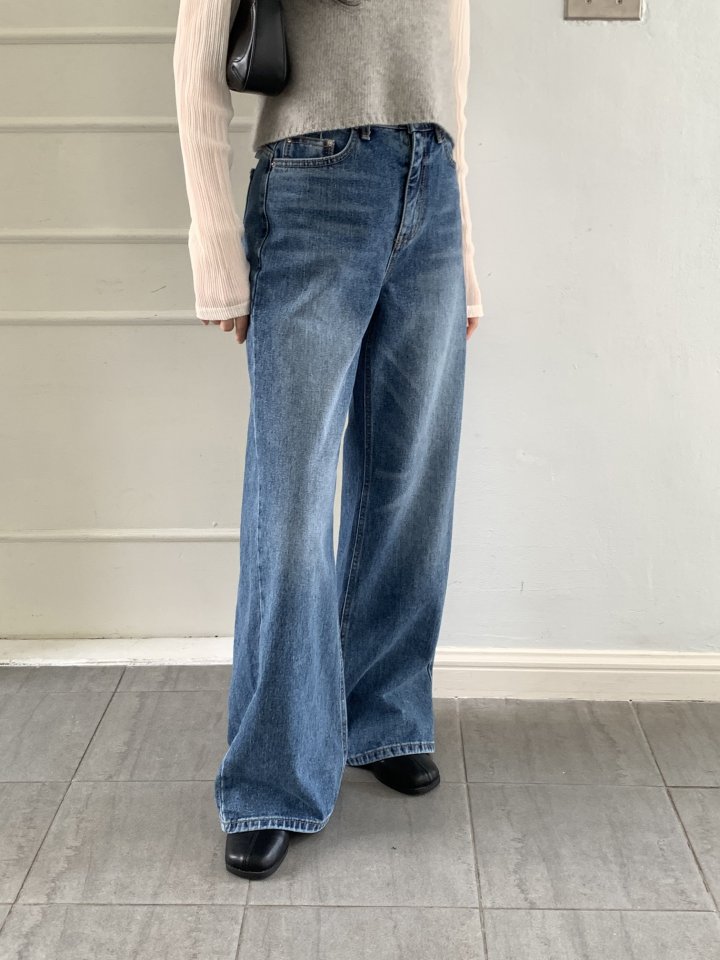 I'm here - Korean Women Fashion - #womensfashion - Back Slit Wide Straight Denim Pants - 2