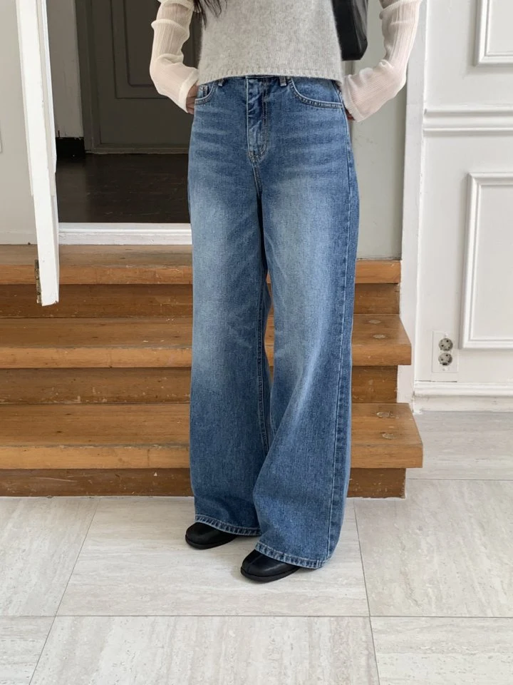 I'm here - Korean Women Fashion - #momslook - Back Slit Wide Straight Denim Pants - 4