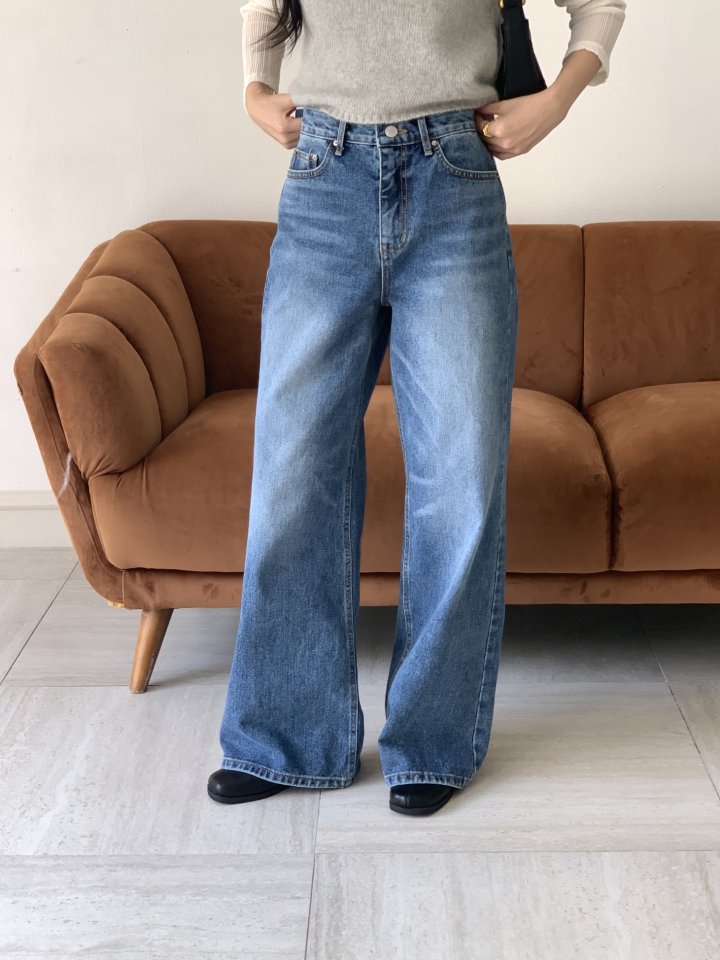 I'm here - Korean Women Fashion - #womensfashion - Back Slit Wide Straight Denim Pants - 6