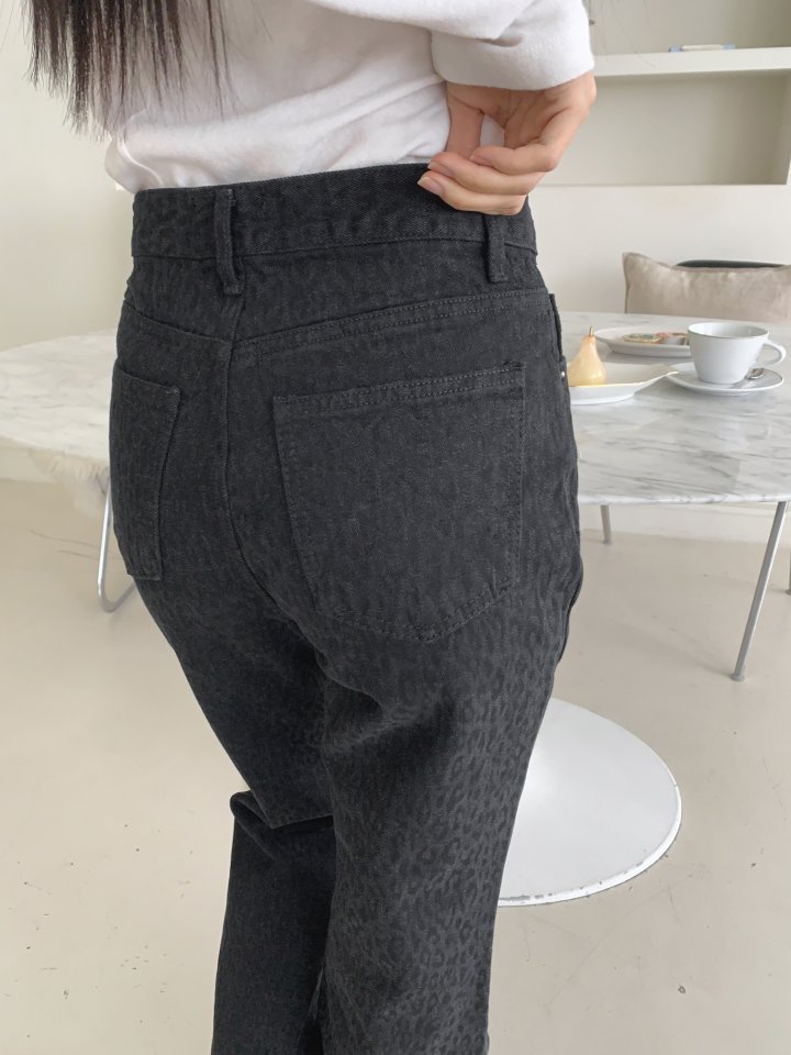 I'm here - Korean Women Fashion - #momslook - Leopard Bootcut Denim Pants - 4