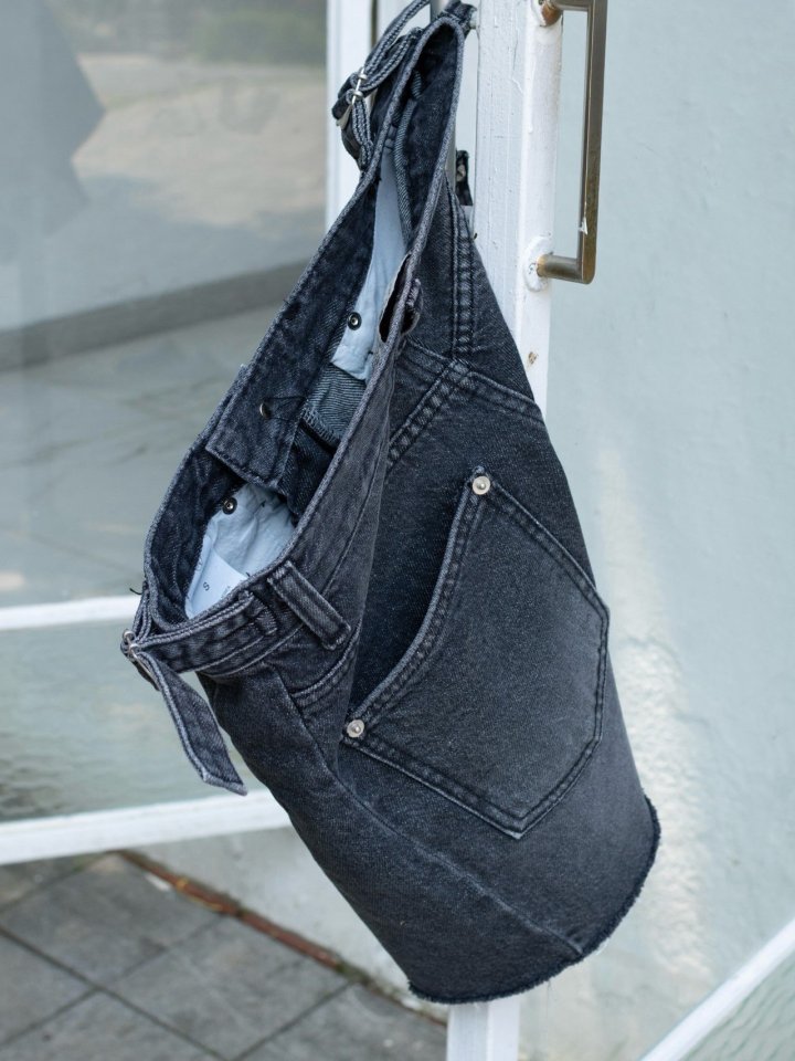 Inssense - Korean Women Fashion - #restrostyle - Side Incision Belt Detail Denim Shorts - 7