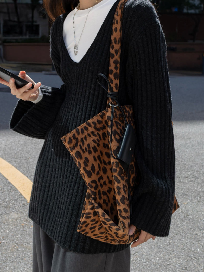 Inssense - Korean Women Fashion - #momslook - Oversized Merino Wool V Neck Knit - 4