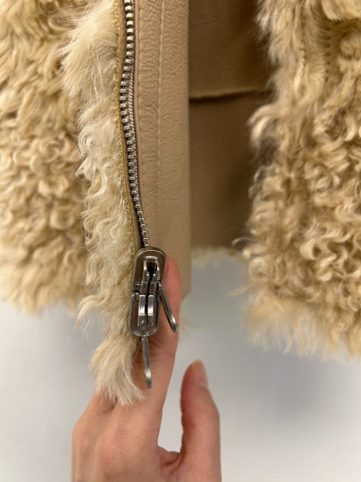 Merry J - Korean Women Fashion - #momslook - Shearling Reversible Vest - 10