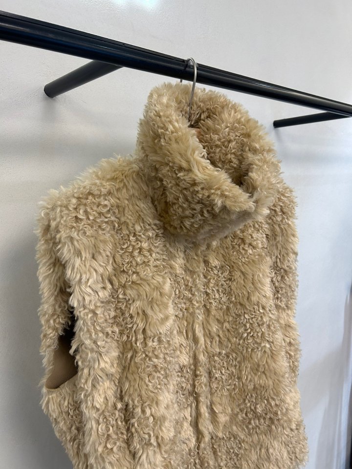 Merry J - Korean Women Fashion - #womensfashion - Shearling Reversible Vest - 4