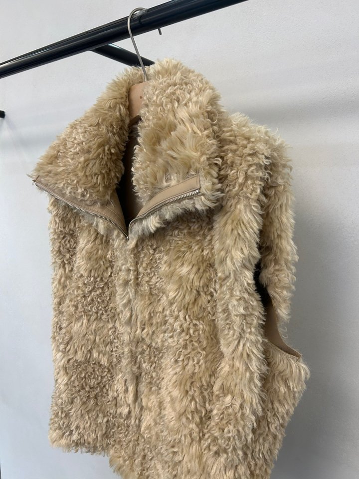 Merry J - Korean Women Fashion - #momslook - Shearling Reversible Vest - 8