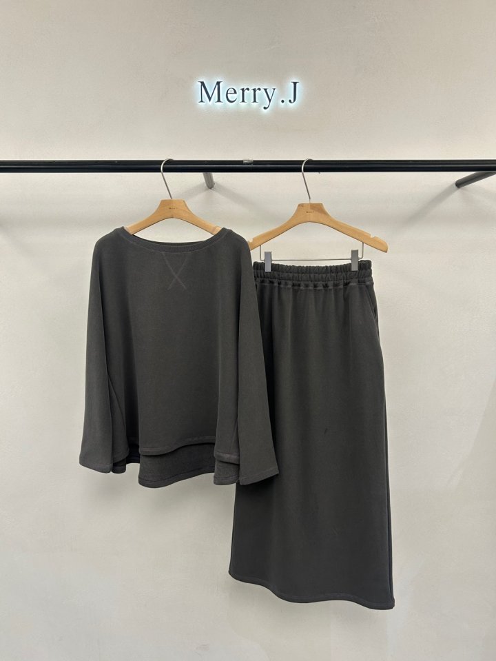 Merry J - Korean Women Fashion - #restrostyle - Enno Hull Top Skirt Set - 2
