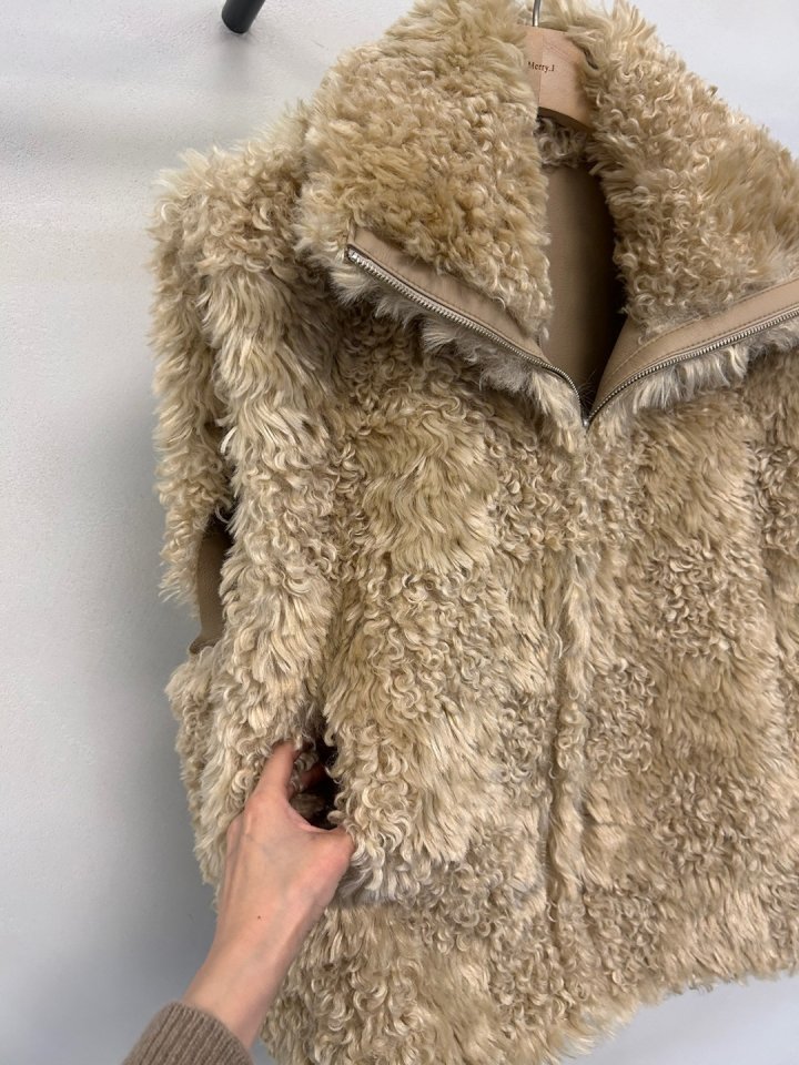 Merry J - Korean Women Fashion - #womensfashion - Shearling Reversible Vest - 9