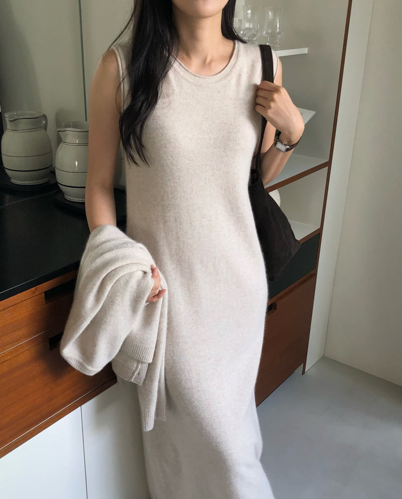 Moani - Korean Women Fashion - #momslook - Raccoon Robe Sleeveless Dress - 11