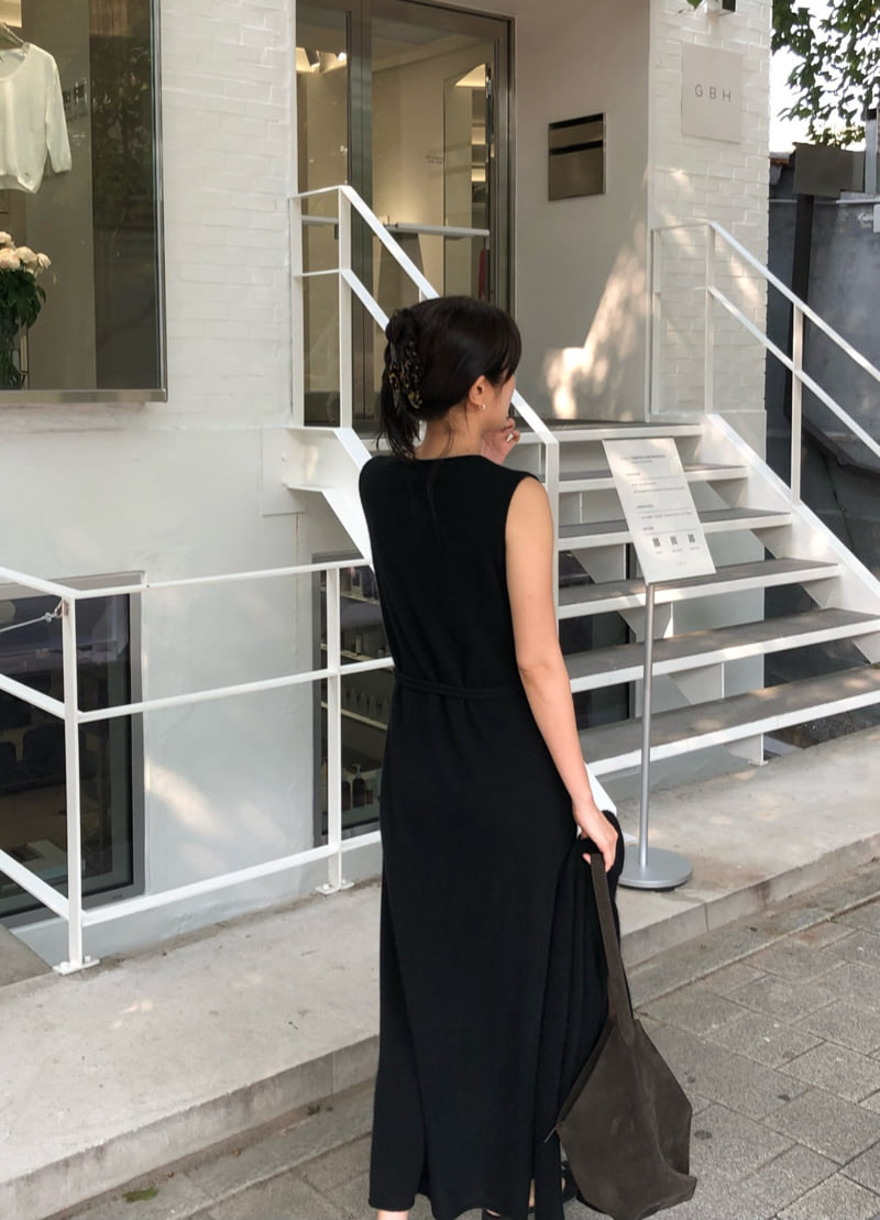 Moani - Korean Women Fashion - #momslook - Raccoon Robe Sleeveless Dress - 5