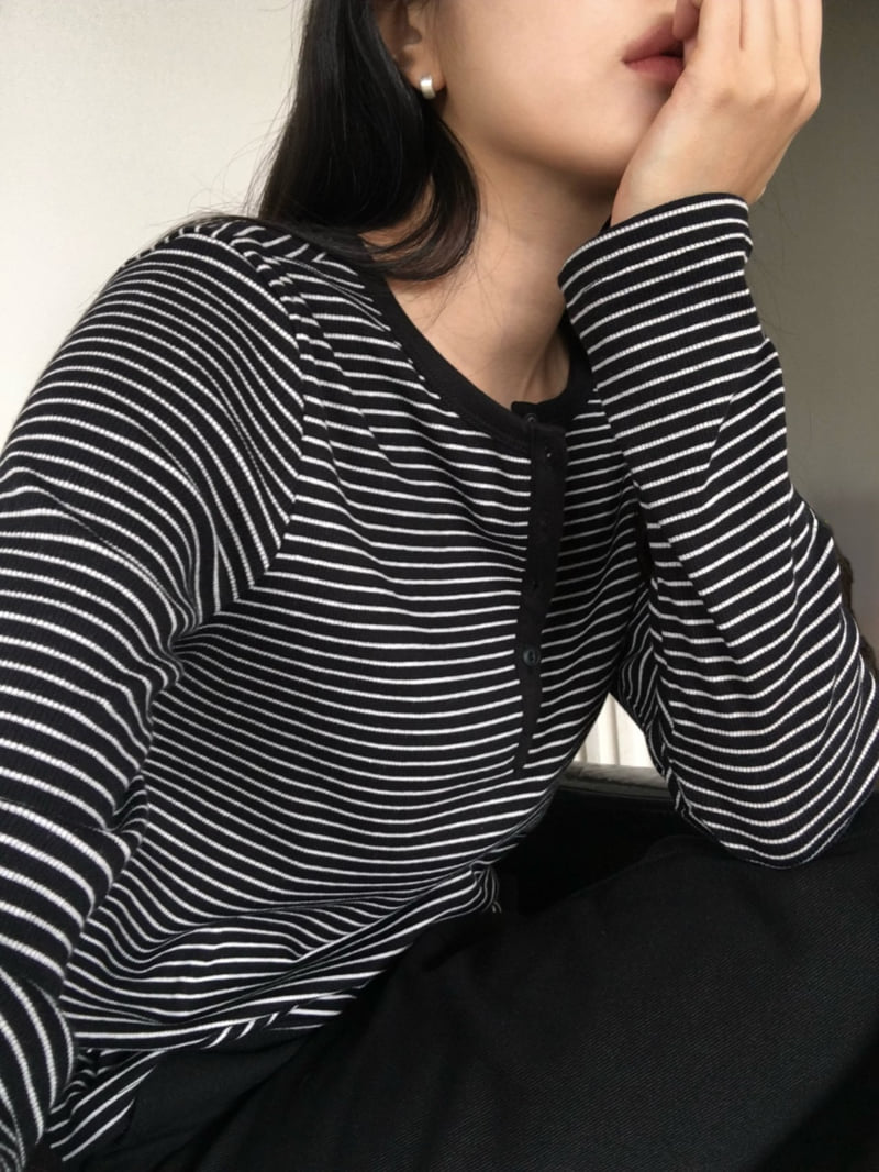 Moani - Korean Women Fashion - #momslook - Henley Neck Long Sleeve Tee - 2