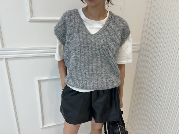 Pearls room - Korean Women Fashion - #momslook - V-Neck Vest - 2