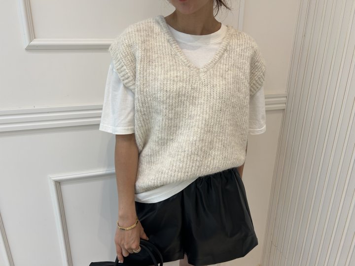 Pearls room - Korean Women Fashion - #momslook - V-Neck Vest - 7