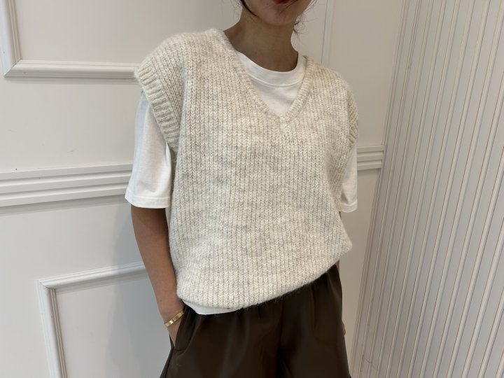 Pearls room - Korean Women Fashion - #momslook - V-Neck Vest - 8