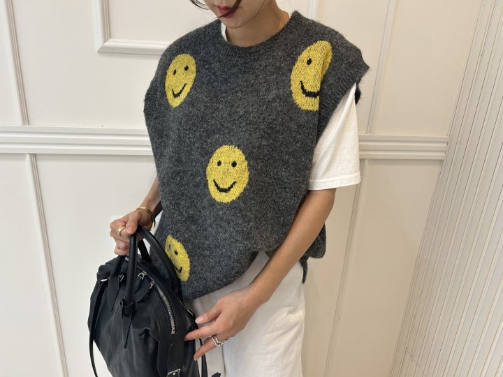 Pearls room - Korean Women Fashion - #womensfashion - Smile Vest - 4