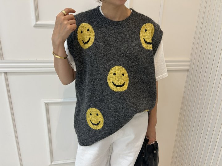 Pearls room - Korean Women Fashion - #momslook - Smile Vest - 5