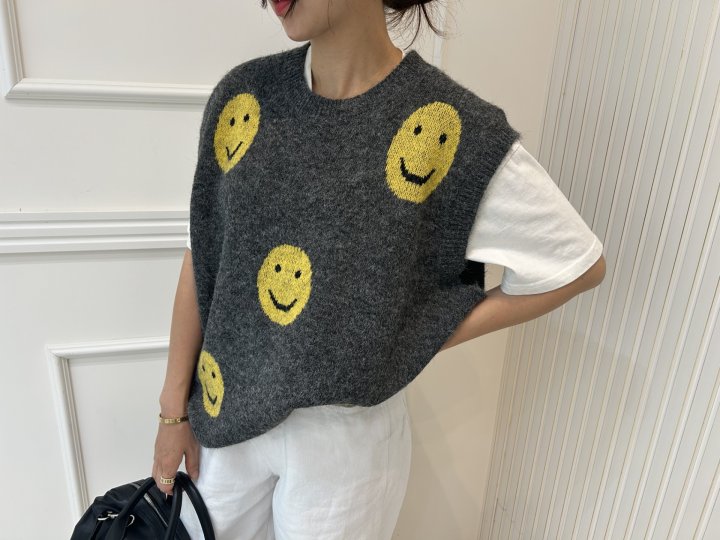 Pearls room - Korean Women Fashion - #momslook - Smile Vest - 6