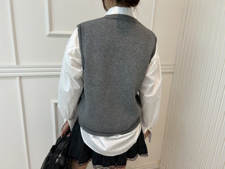 Pearls room - Korean Women Fashion - #momslook - Triangle Open Vest - 11
